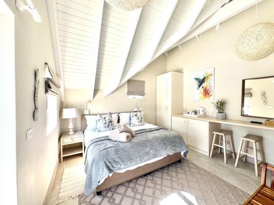 Adrift Guesthouse - 283700