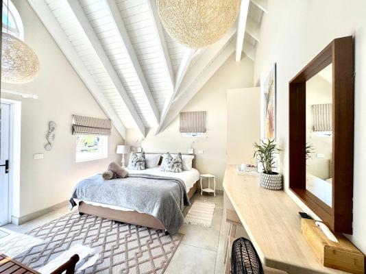 Adrift Guesthouse - 283701