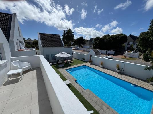 Adrift Guesthouse - 283702