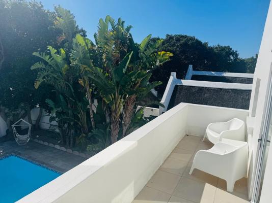 Adrift Guesthouse - 283703