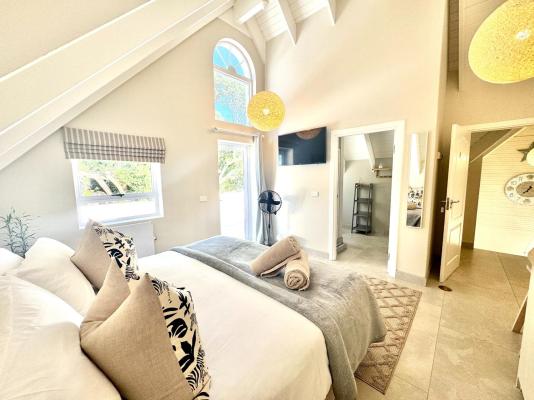 Adrift Guesthouse - 283707