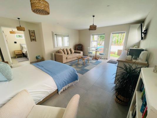 Adrift Guesthouse - 283717