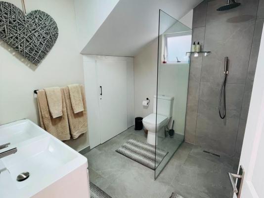 Adrift Guesthouse - 283718