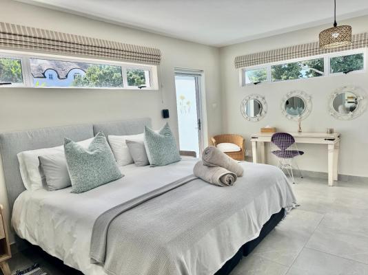 Adrift Guesthouse - 283724