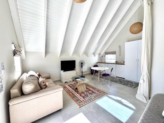 Adrift Guesthouse - 283727