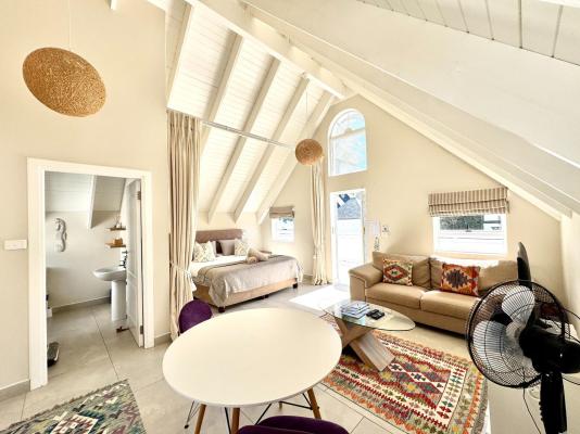 Adrift Guesthouse - 283728