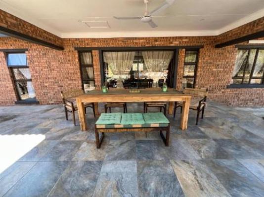 Bushveld Villa - Dining area