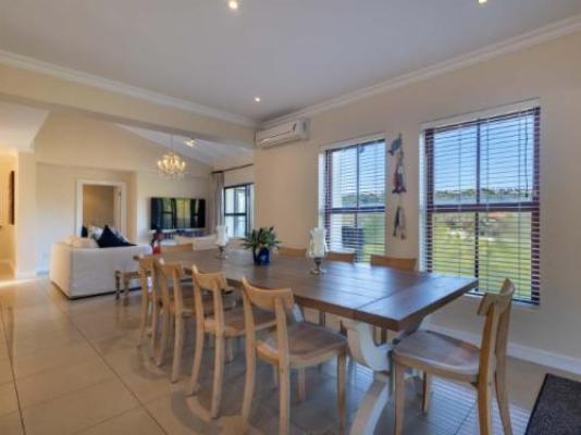 Swallows Retreat - Dining area