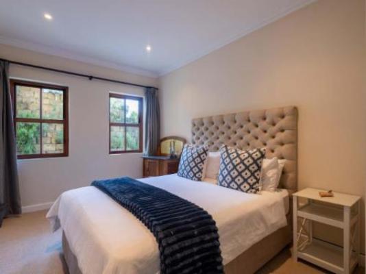 Swallows Retreat - Bed