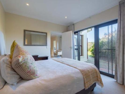 Swallows Retreat - Bed