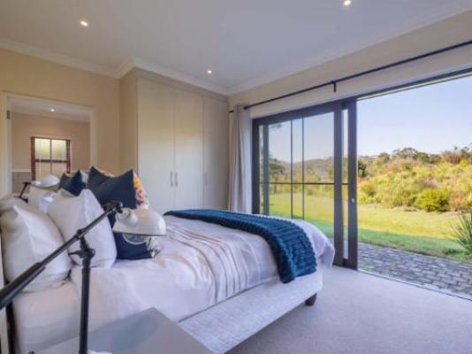 Swallows Retreat - Bed