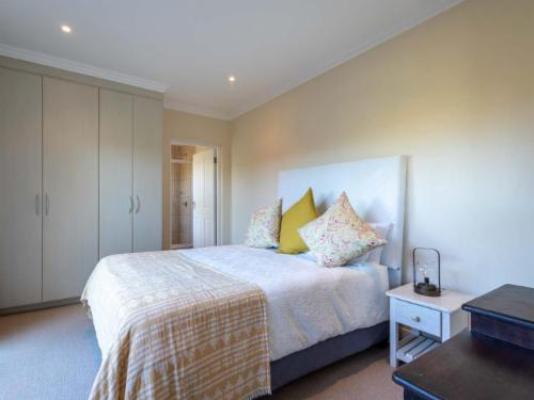 Swallows Retreat - Bed