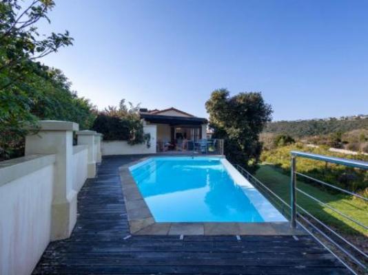 Swallows Retreat - Swimming pool