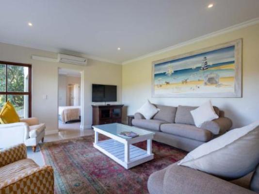 Swallows Retreat - Living Room