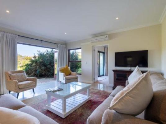 Swallows Retreat - Living Room