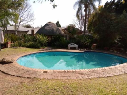 AGT Guesthouse - Pool view