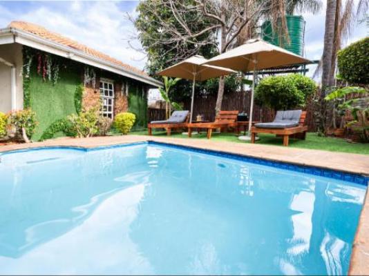 Katliso Entle B&B & Day Spa - Swimming pool