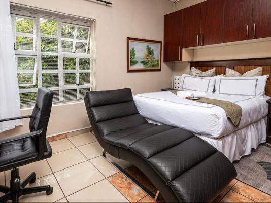 Room image 8