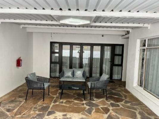 Makay's Guest House - Patio