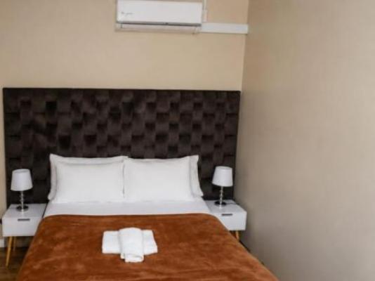 Makay's Guest House - Bed