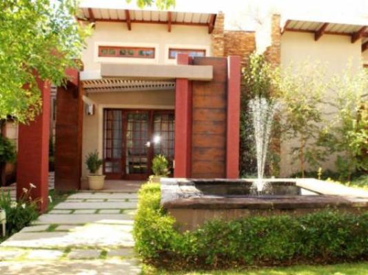 The Gallery Guesthouse & Family Restaurant - Facade or entrance