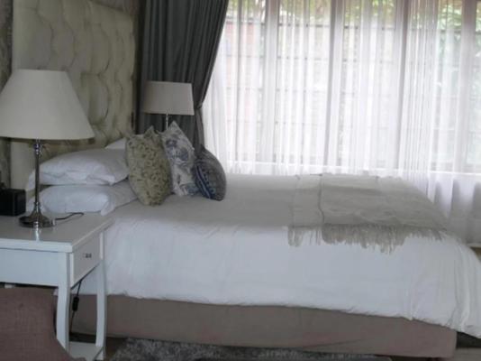 The Gallery Guesthouse & Family Restaurant - 284482