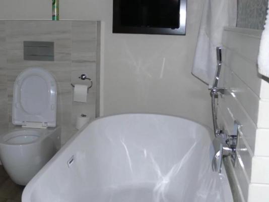 Room image 4