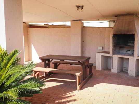Modern Farm Stays - 284538