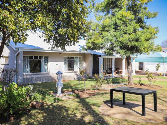 Modern Farm Stays - 284572