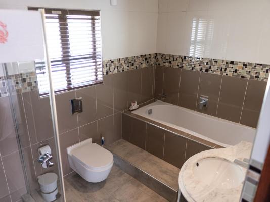 Room image 2