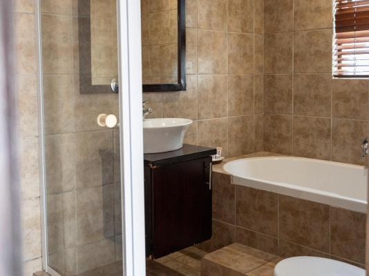 Room image 3