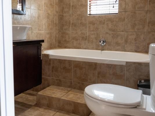 Room image 4