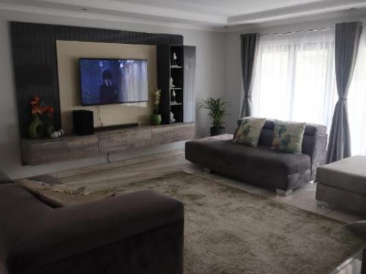 Bardow Manor - Living Room