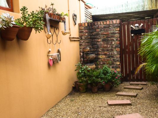 Treetops Guest House - 285185