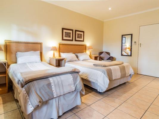 Treetops Guest House - 285202