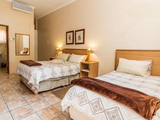 Treetops Guest House - 285211