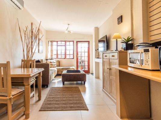 Treetops Guest House - 285218