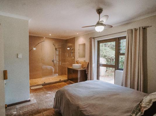 Room image 11