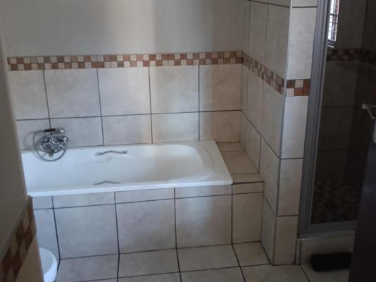 The Nightingale Guesthouse - 285325