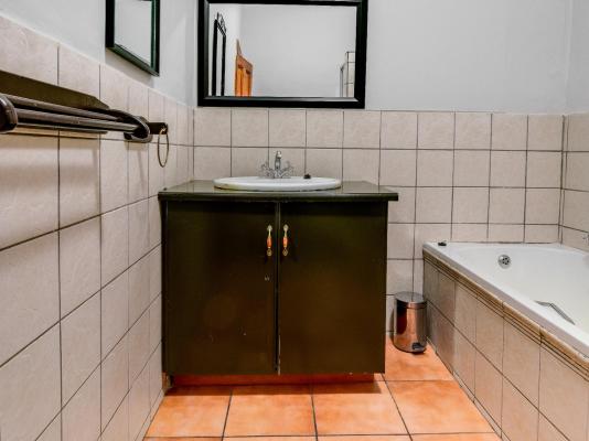 The Nightingale Guesthouse - 285355