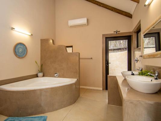 Room image 4