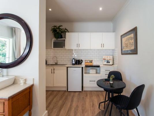 Oak Manor Boutique Guest House - 285779