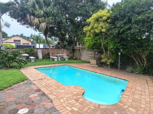 12 Dolfyn Nqabanqaba - Swimming pool