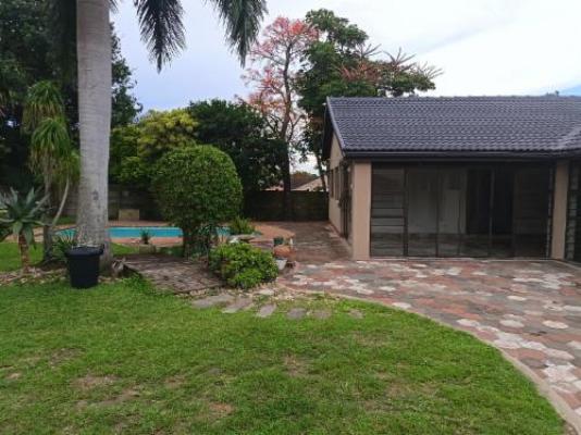 12 Dolfyn Nqabanqaba - Garden