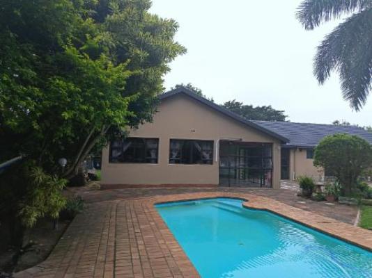 12 Dolfyn Nqabanqaba - Pool view