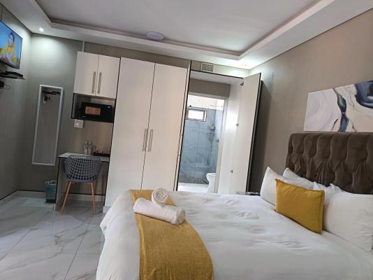 12 Dolfyn Nqabanqaba - 285917