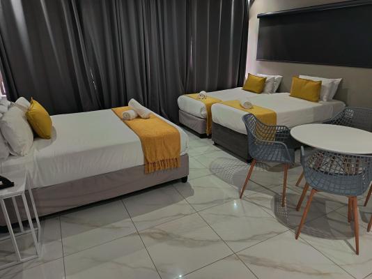 12 Dolfyn Nqabanqaba - 285925