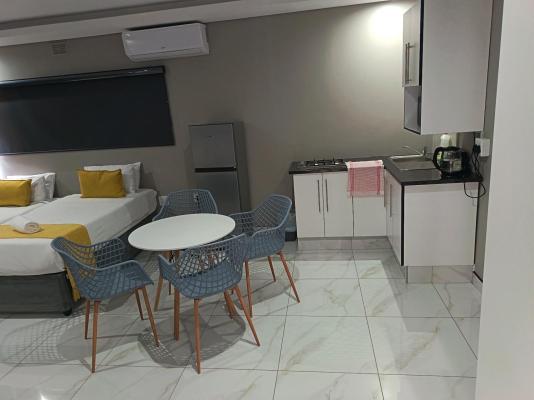 12 Dolfyn Nqabanqaba - 285929