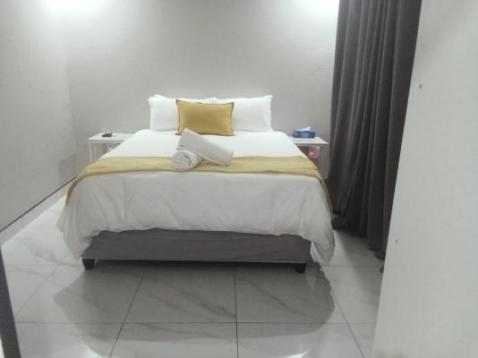 12 Dolfyn Nqabanqaba - 285935