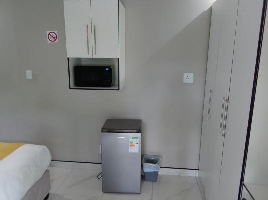 12 Dolfyn Nqabanqaba - 285939